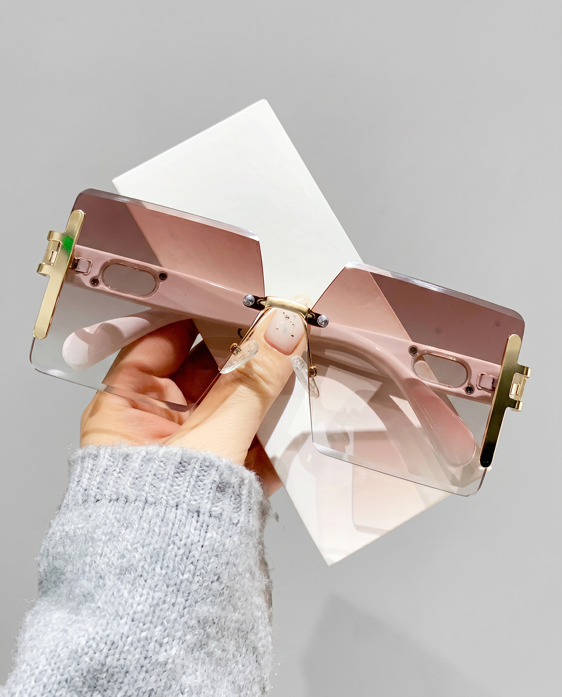Rimless Statement