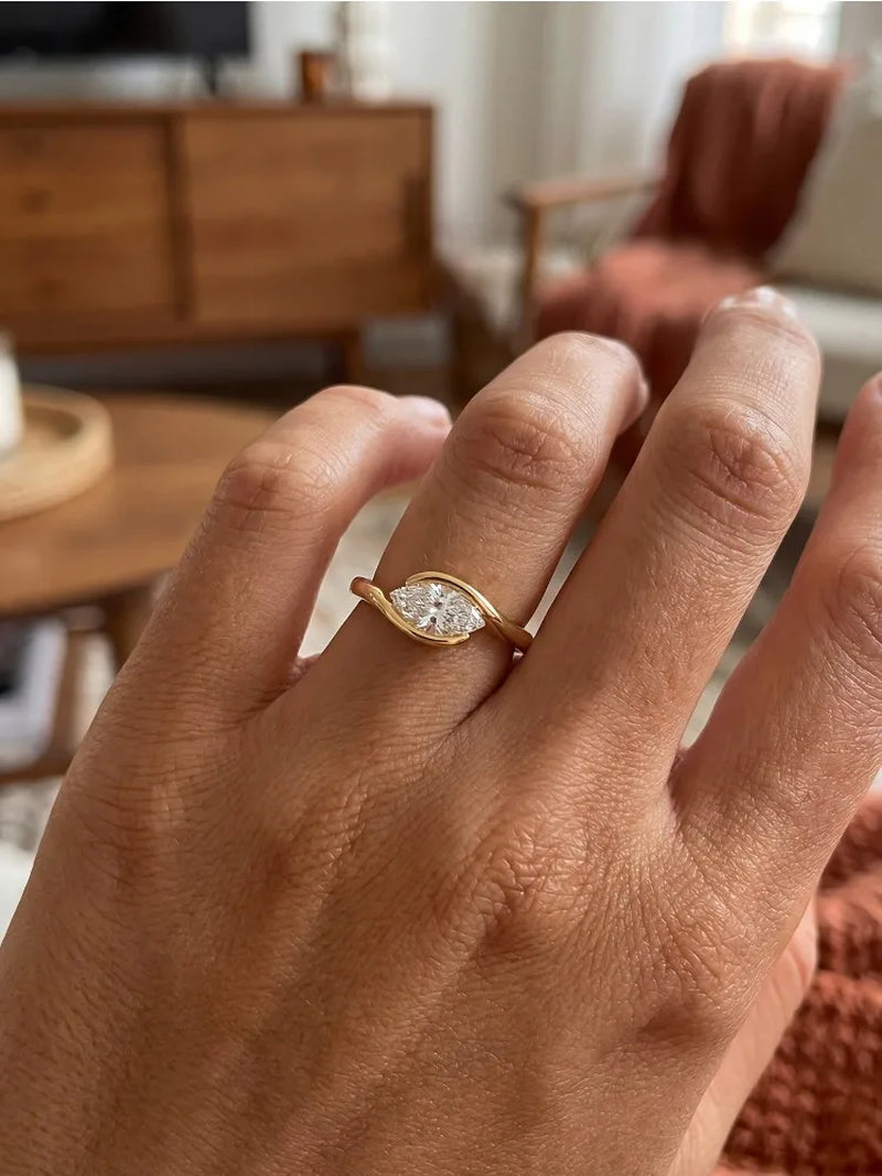 925 Sterling Silver Oval Hug Zircon Ring 
